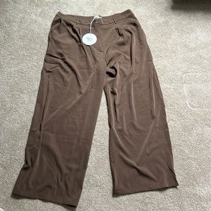 Princess Polly archer pants curve